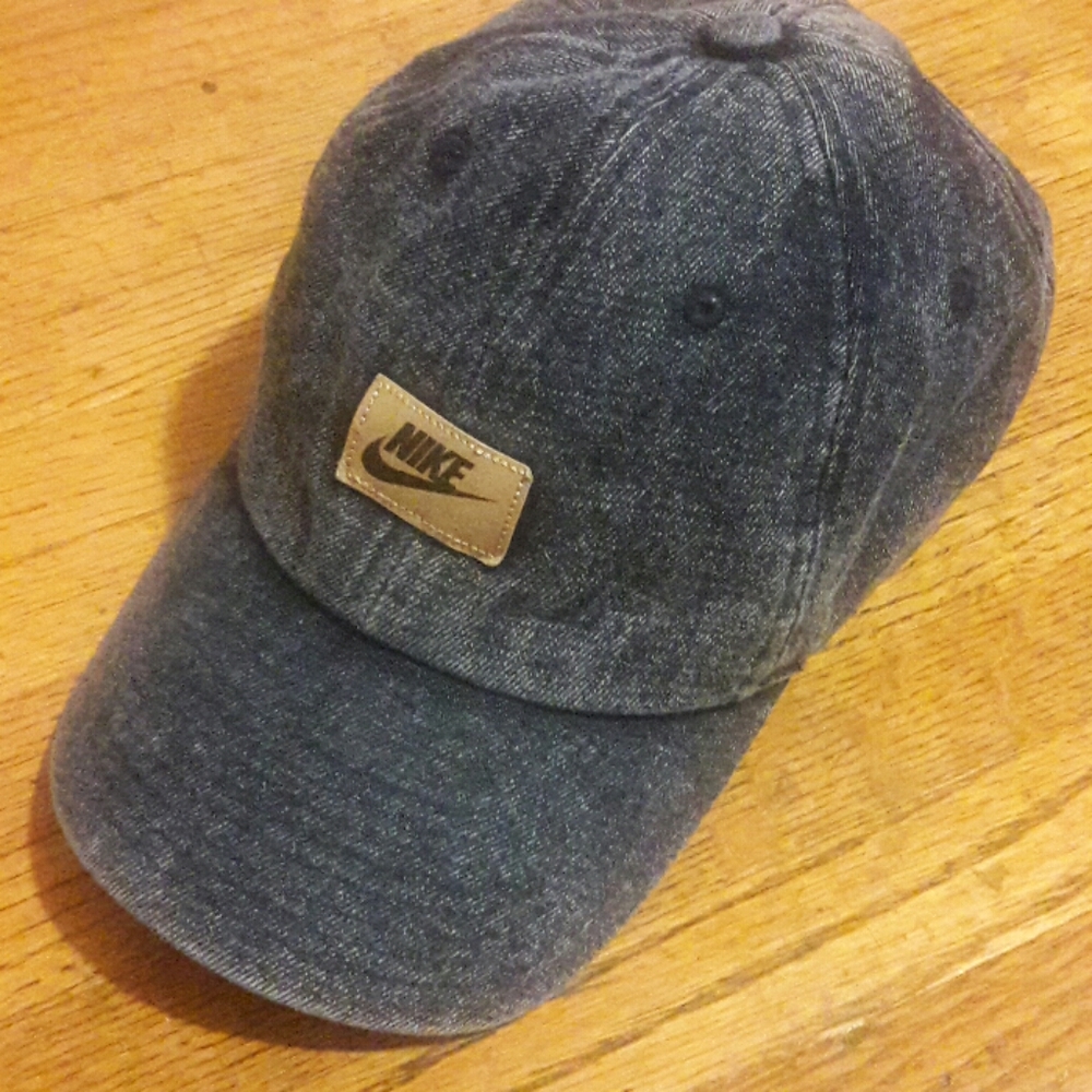 Nike denim hat excellent condition ...not used